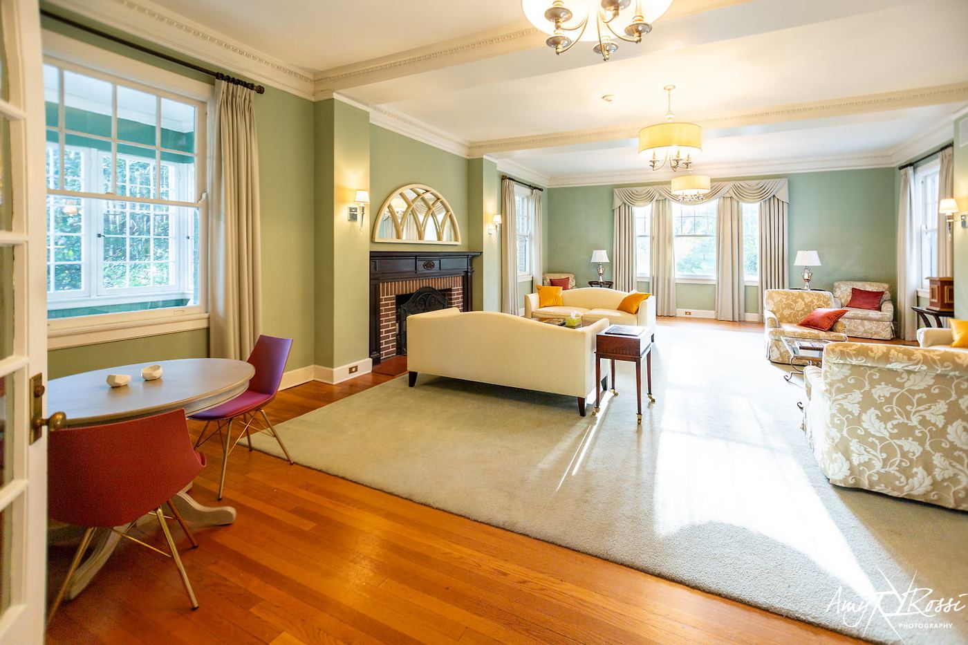 The living room of the Fleishman House